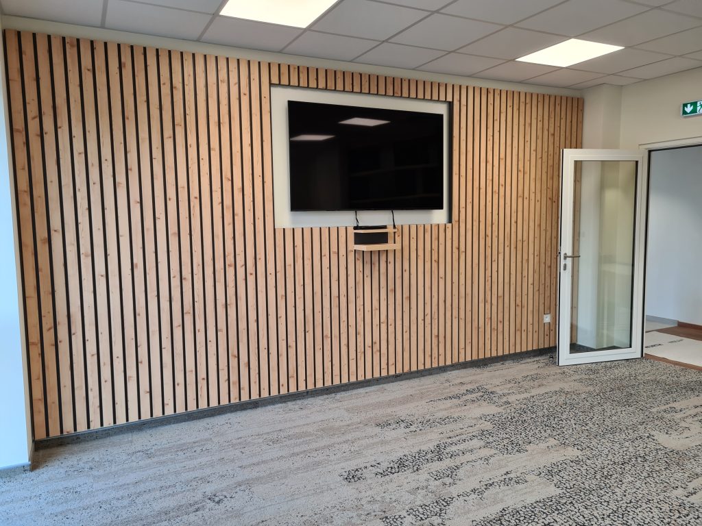 Habillage mur en bois