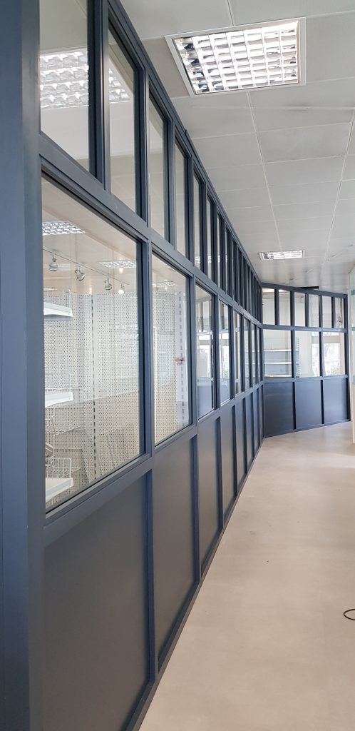 Murs de séparation vitrés
